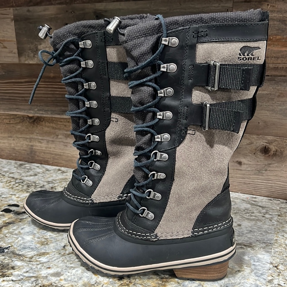 Sorel Conquest Carly boots size 6